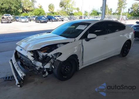 2019 Ford Fusion S z USA, uszkodzony, nr VIN 3FA6P0G72KR127317